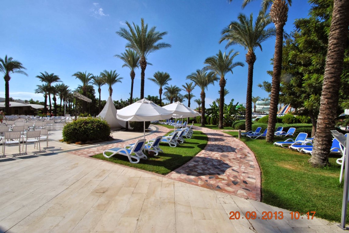 imagini hotel TITANIC LARA